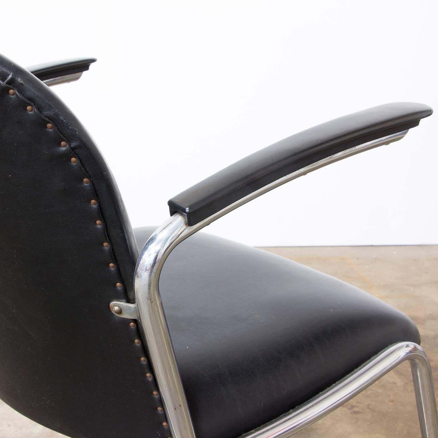 1935, W.H. Gispen, By Gispen Culemborg, 413 Easy Chair In Original Black Vinyl photo vinterior