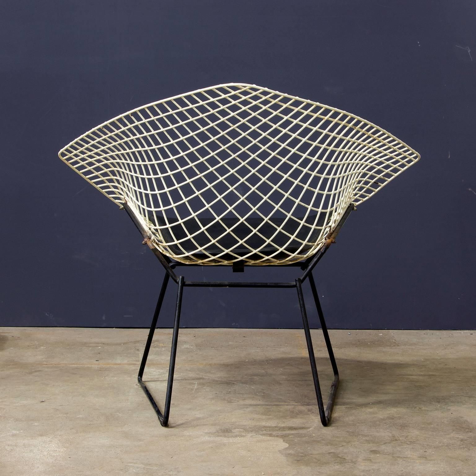 1952, Harrie Bertoia, Diamond Chair 421, Black & White With Black Vinyl Cushion photo Furniture