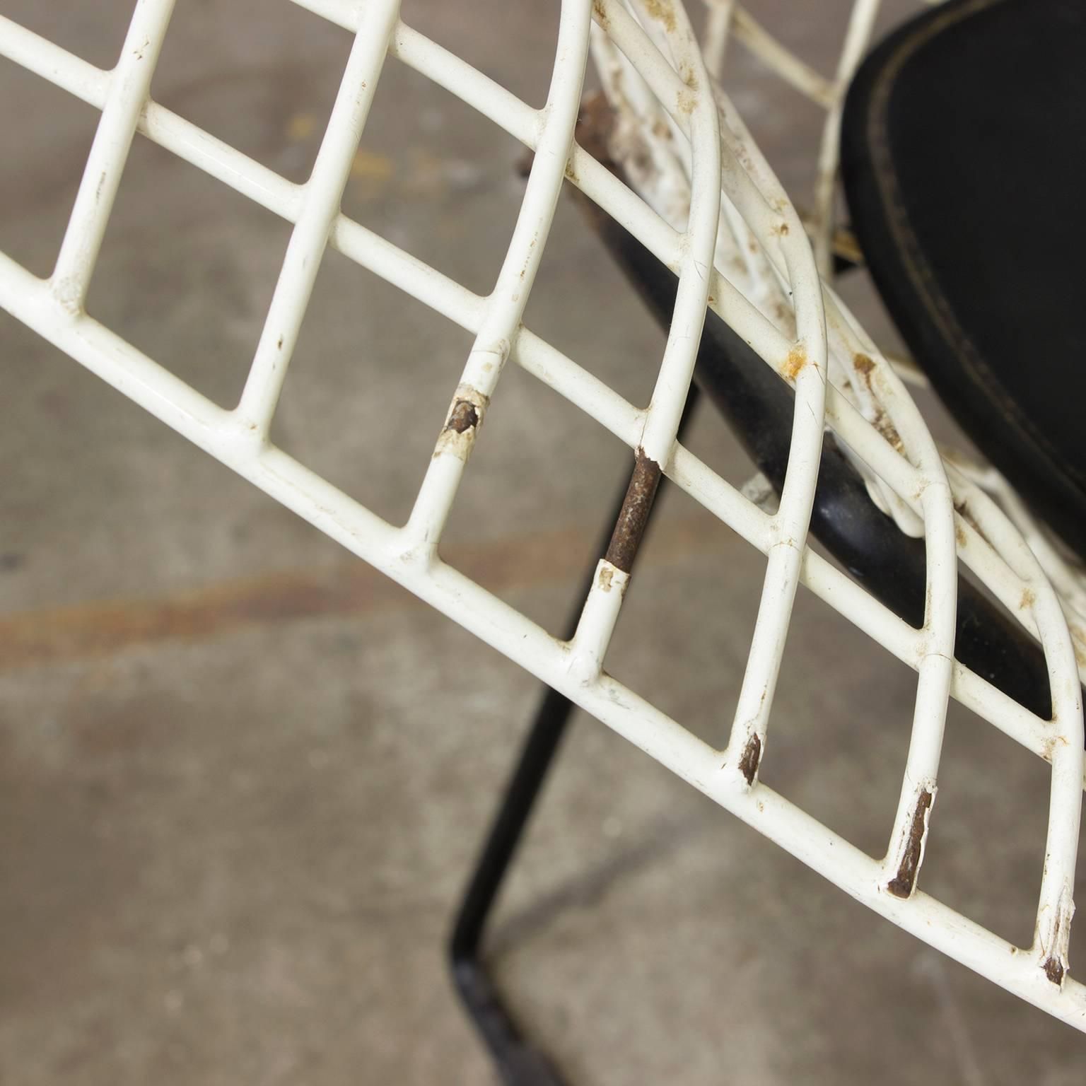 photo furniture 1952, Harrie Bertoia, Diamond Chair 421, Black & White With Black Vinyl Cushion