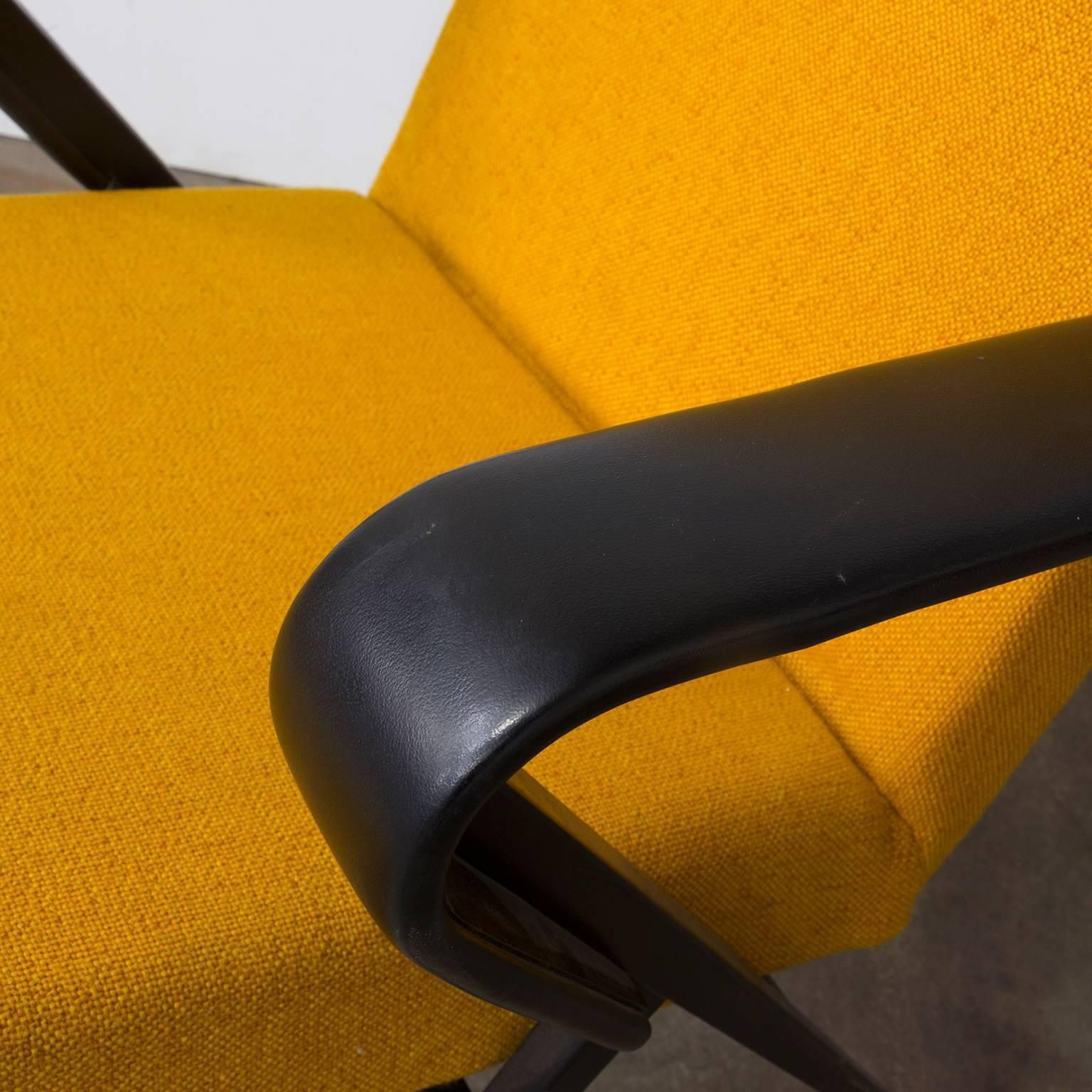1969 Friso Kramer, Ahrend De Cirkel Repose Lounge Armchair New Yellow Upholstery photo vinterior