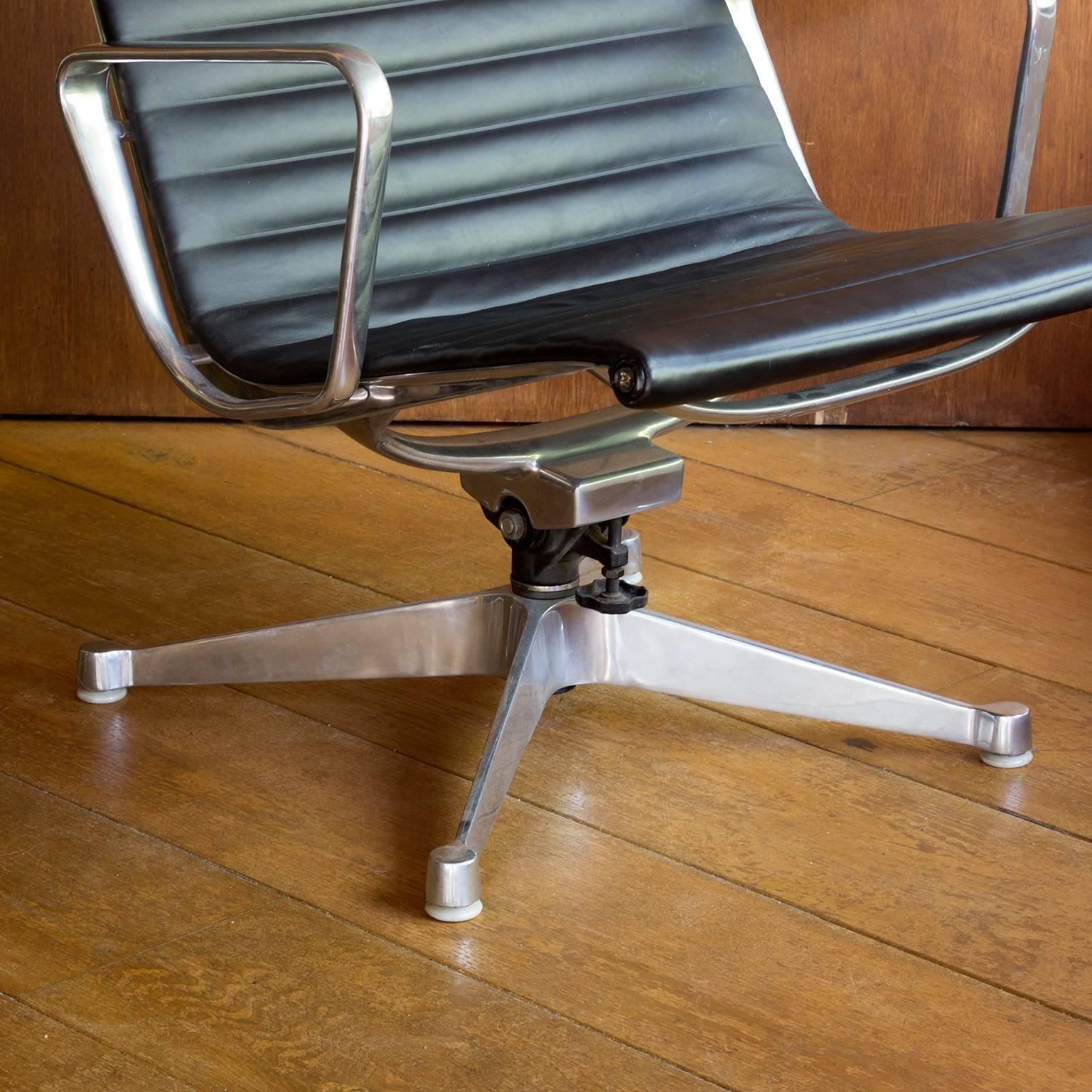 1958, Ray & Charles Eames For Herman Miller, Lounge Chair Ea 124 + Ea 125 photo vinterior