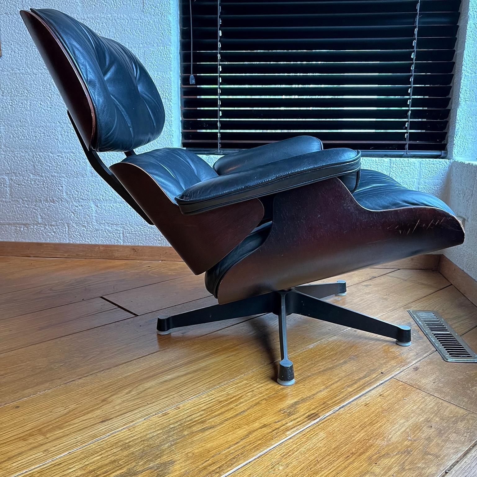 1956, Ray & Charles Eames, Miller, 1st Version Lounge Chair 1956, Ottoman 1966 photo Furniture