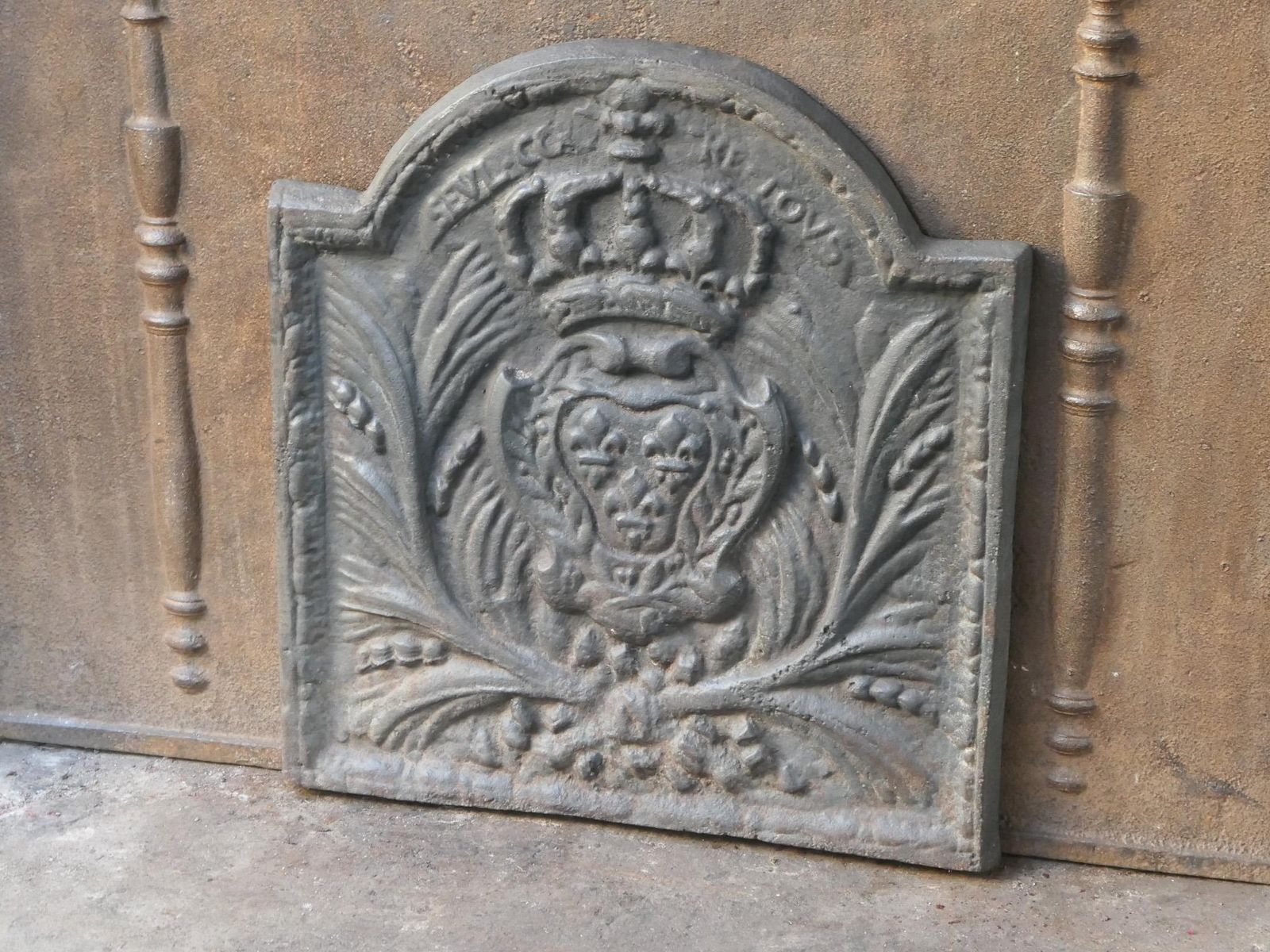 French Louis XIV Style 'Seul Contre Tous' Fireback / Backsplash, 20th Century photo vinterior