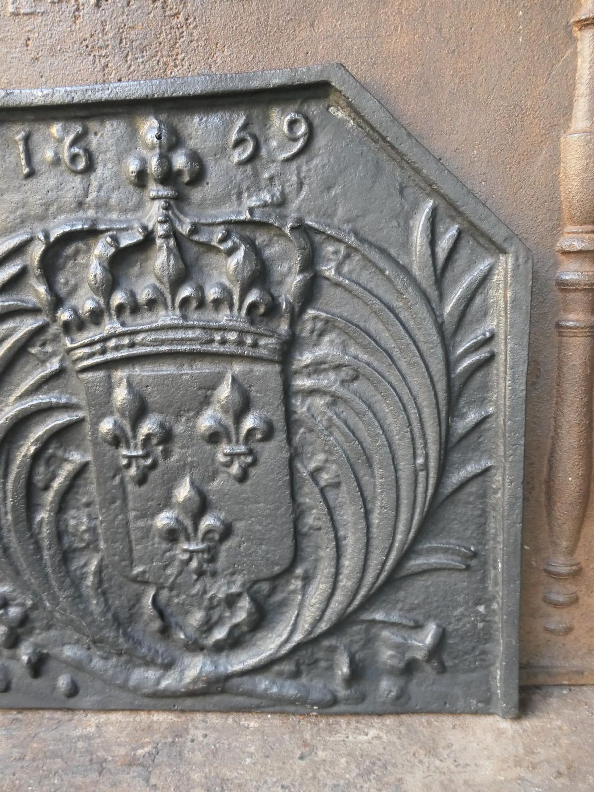 photo furniture French Louis XIV Style 'Arms Of France' Fireback / Backsplash