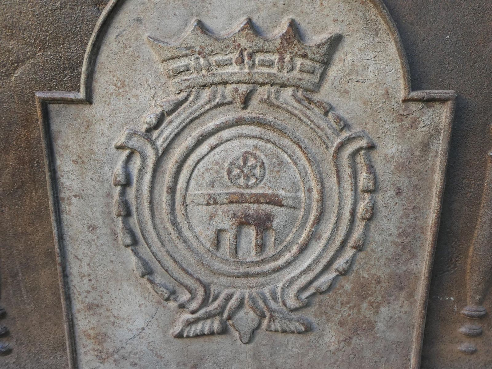 French Louis XIV Style 'Coat Of Arms' Fireback / Backsplash, 20th Century photo vintage