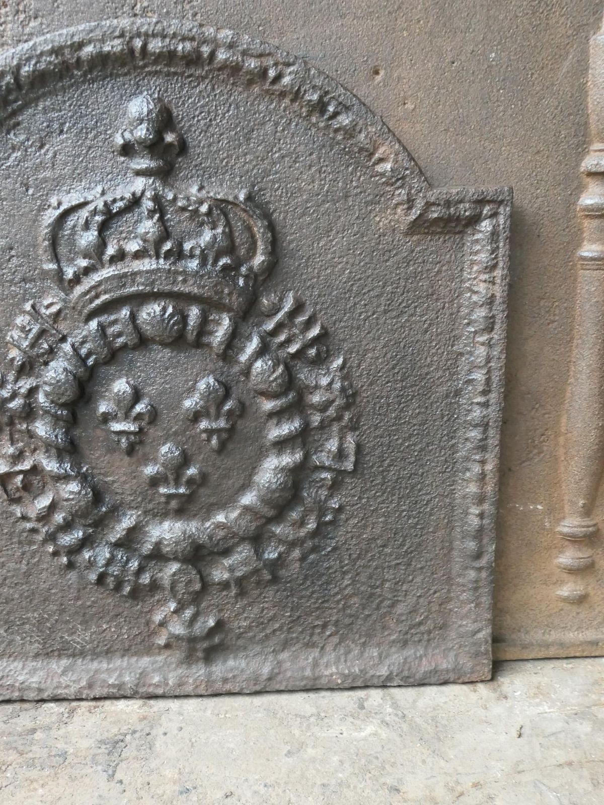 photo furniture 18th 19th Century French Louis XIV 'Arms Of France' Fireback / Backsplash