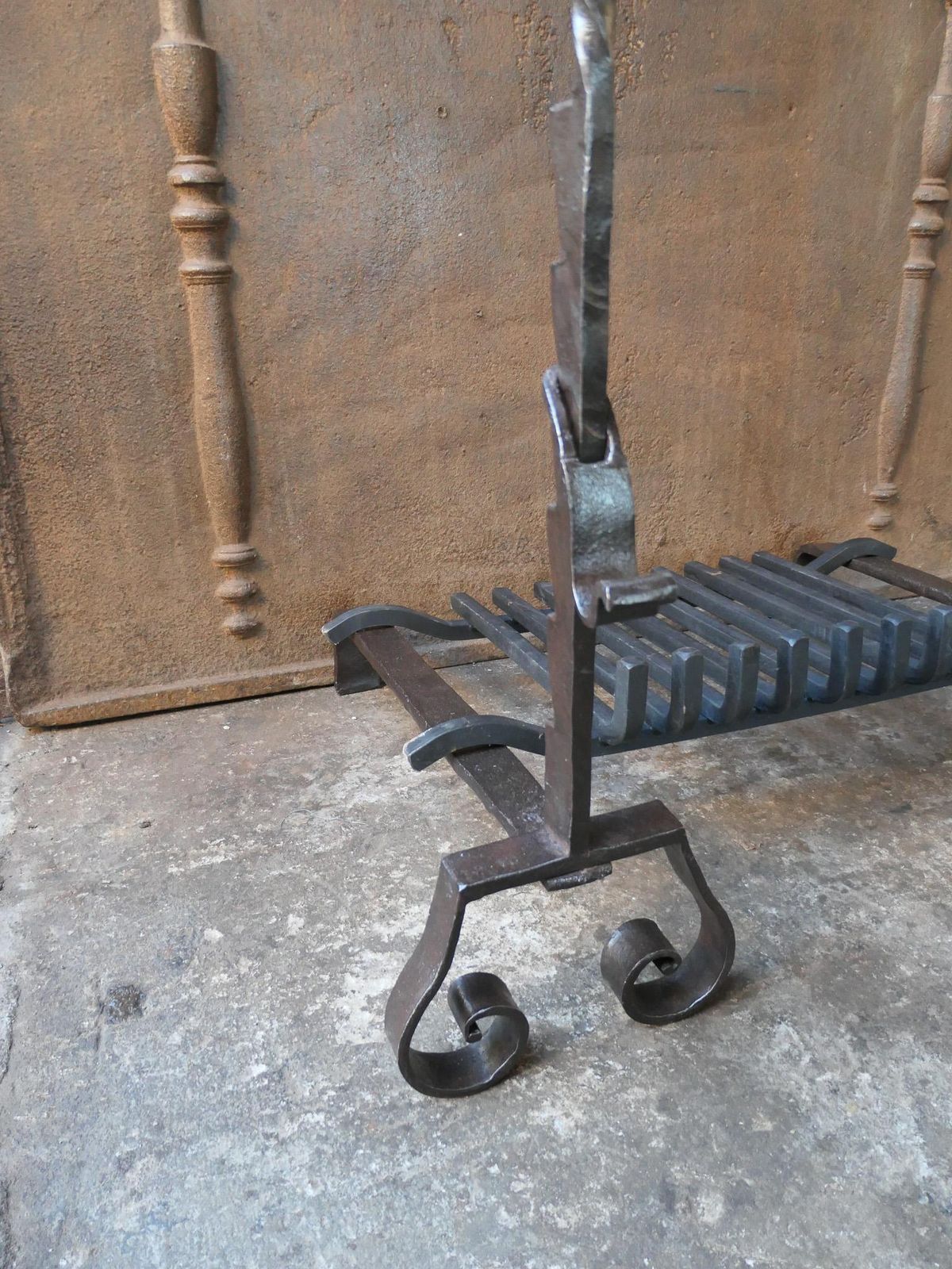 photo vinterior French Louis XV Period Fireplace Grate Or Fire Basket, 18th Century