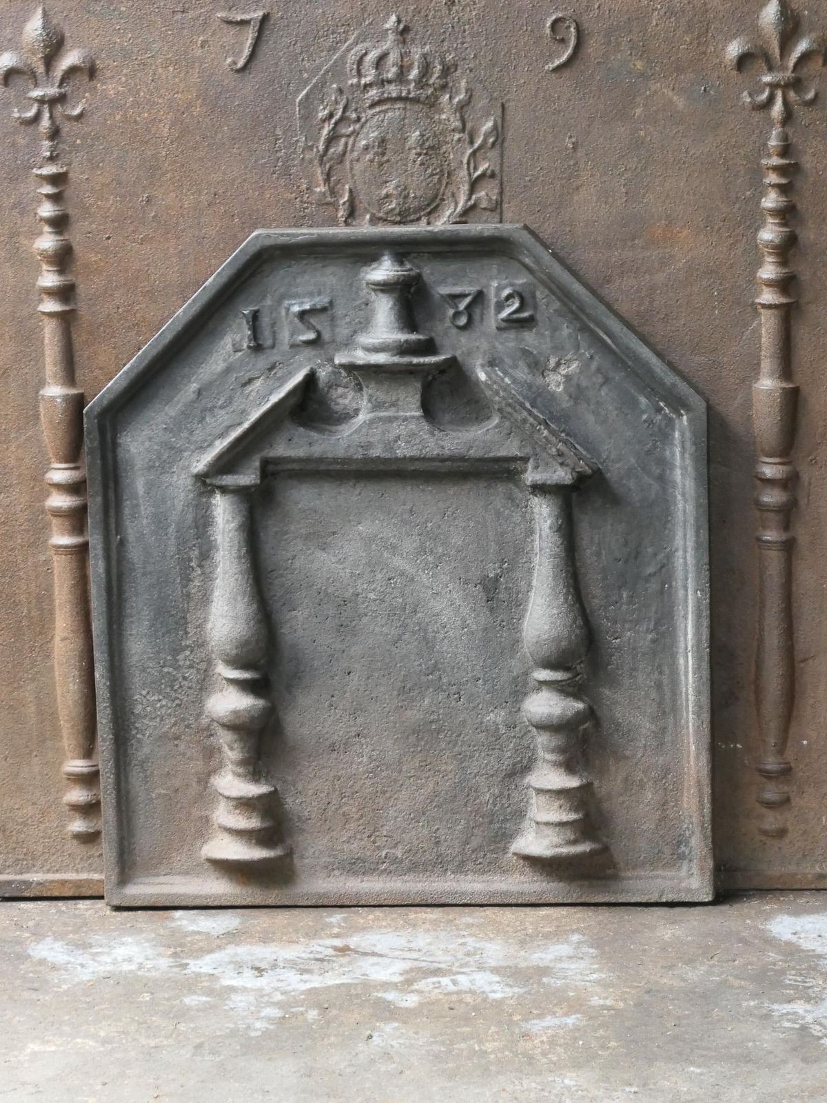 French Louis XIV Style 'Coat Of Arms' Fireback / Backsplash, 20th Century photo Home Fixtures