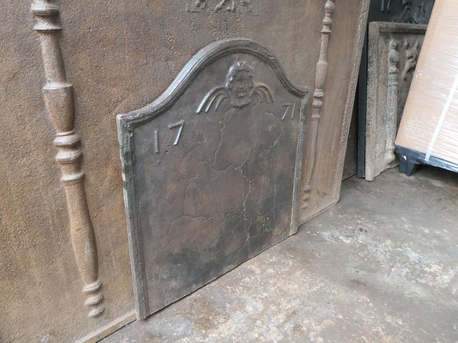576.0 18th Century French Louis XV Period Fireback / Backsplash photo