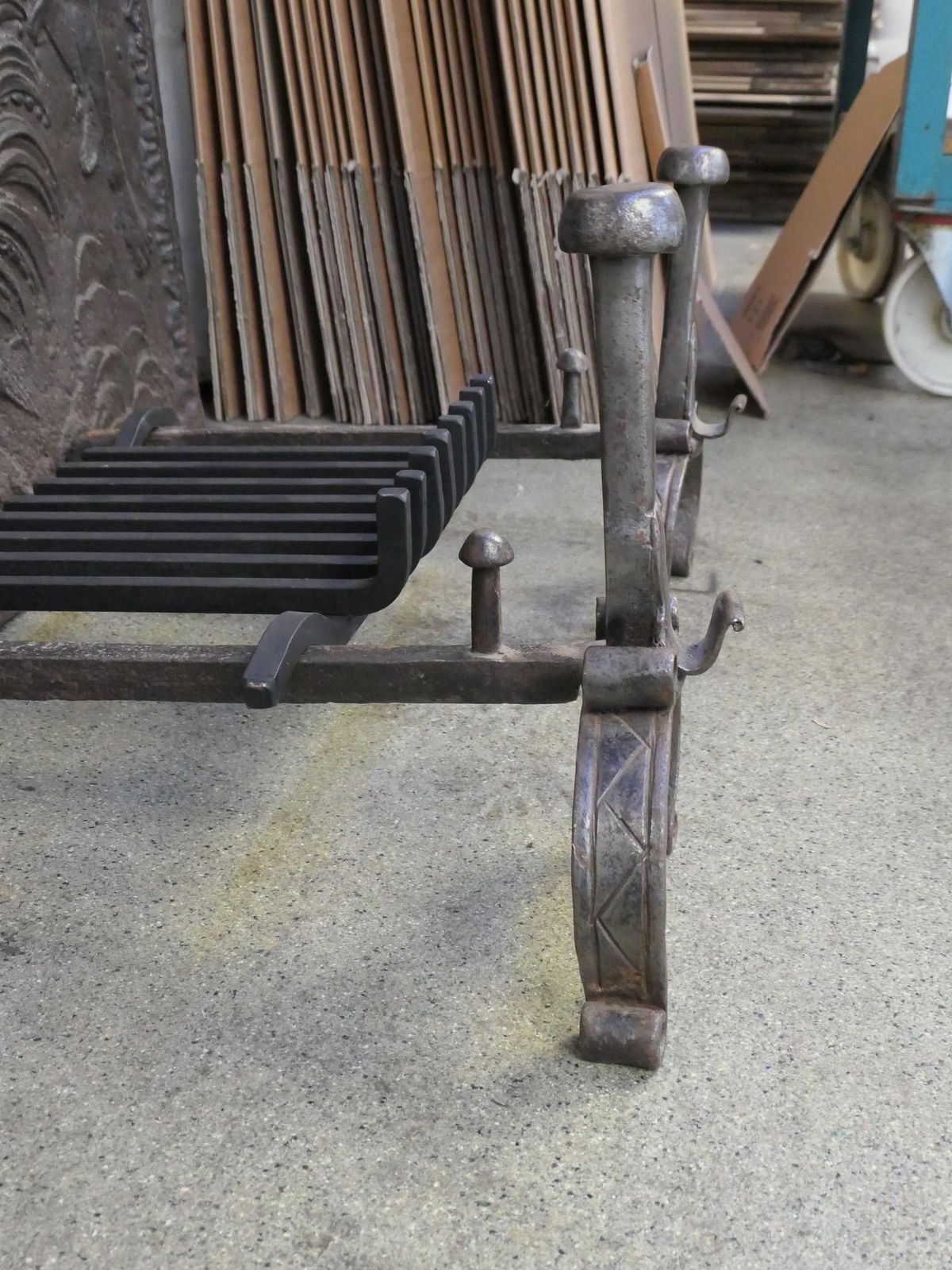 photo vinterior French Louis XV Period Fireplace Grate Or Fire Basket, 18th Century