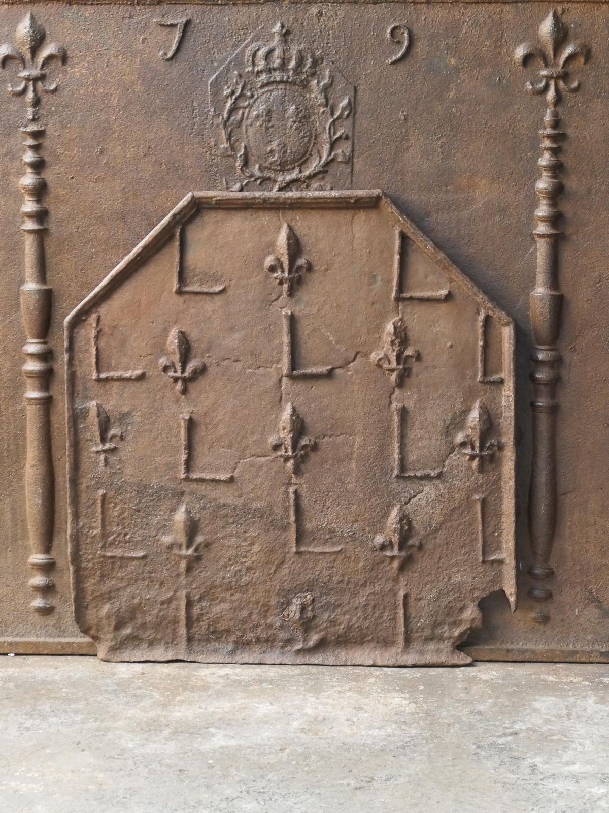 Antique French Louis XIV 'Fleur De Lys' Fireback / Backsplash, 17th Century photo furniture