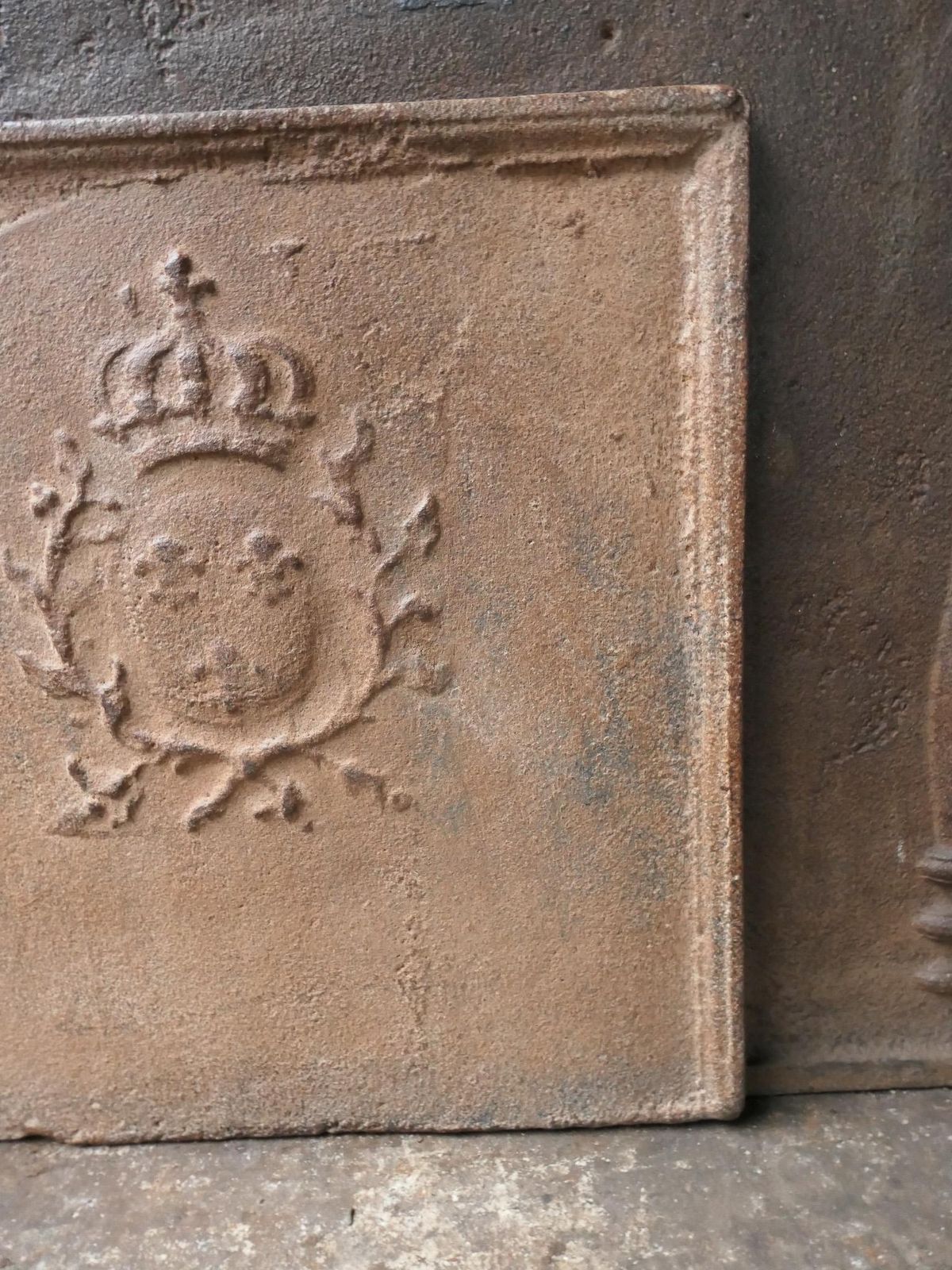 photo furniture 18th Century French Louis XV Period 'Arms Of France' Fireback / Backsplash