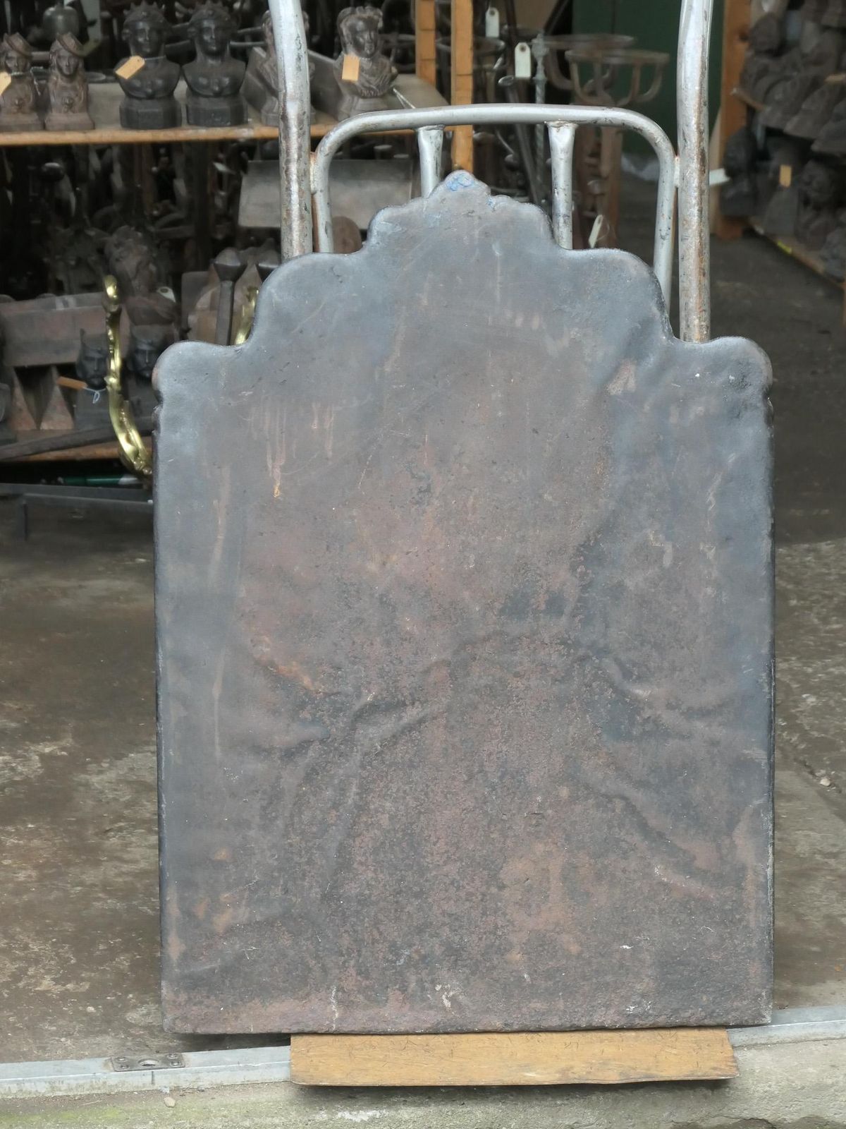 photo vintage 17th Century French Louis XIV 'Caritas' Fireback / Backsplash