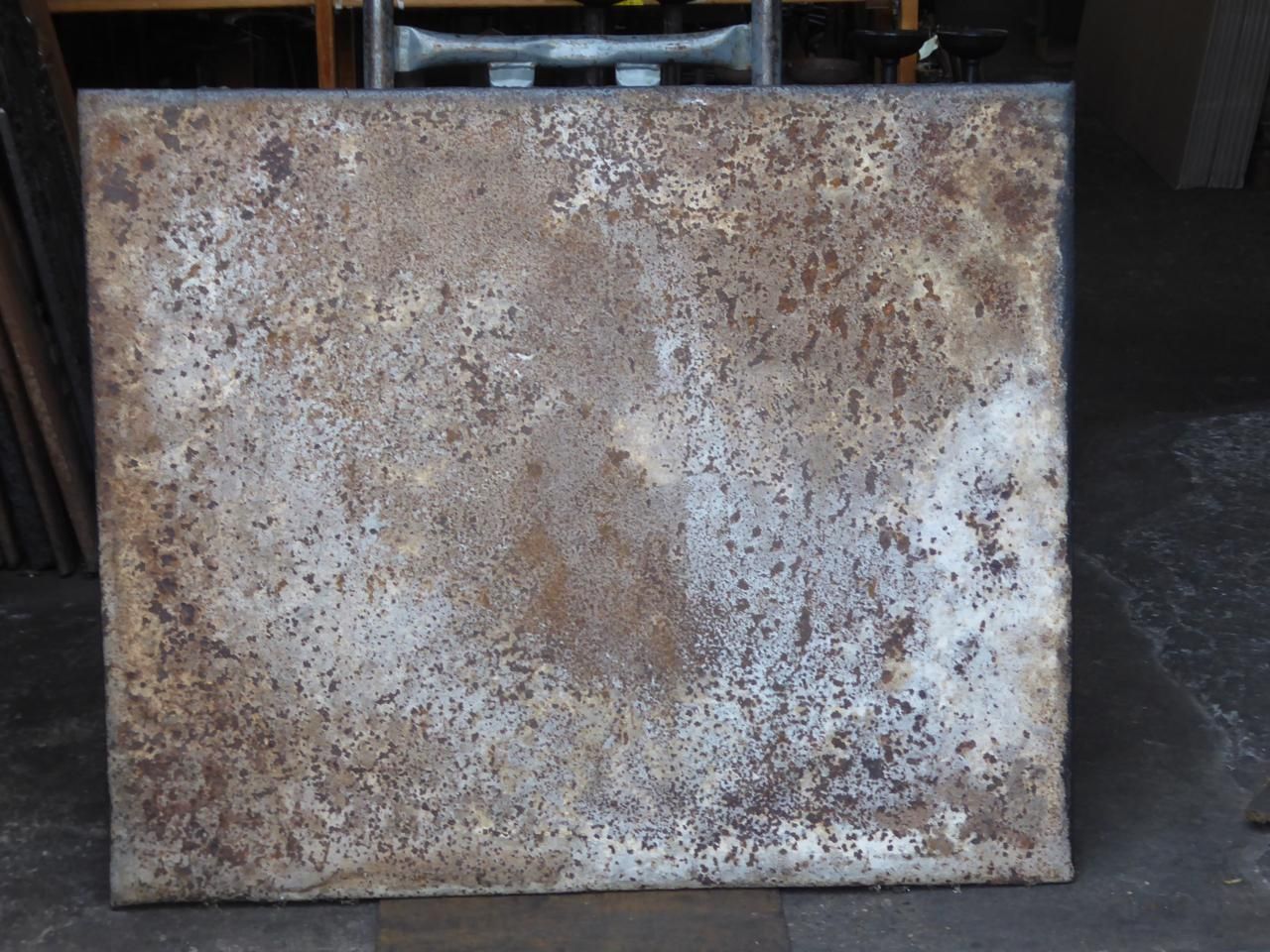 photo vinterior 18th Century French 'Pillars With Ihs Monogram' Fireback / Backsplash