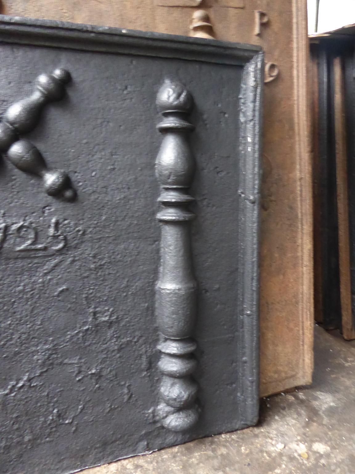 photo furniture 18th Century French 'Pillars With Saint Andrew's Cross' Fireback / Backsplash