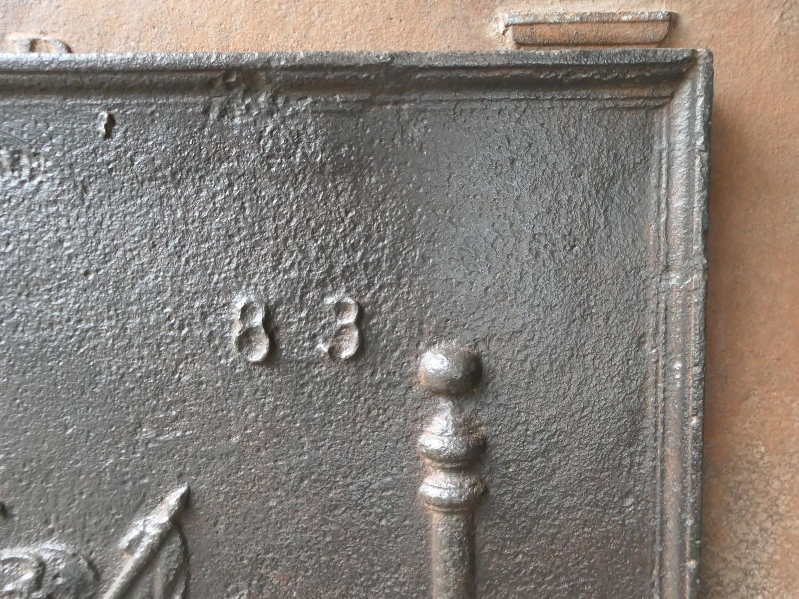 photo furniture 18th Century French Louis XV 'Arms Of France' Fireback / Backsplash