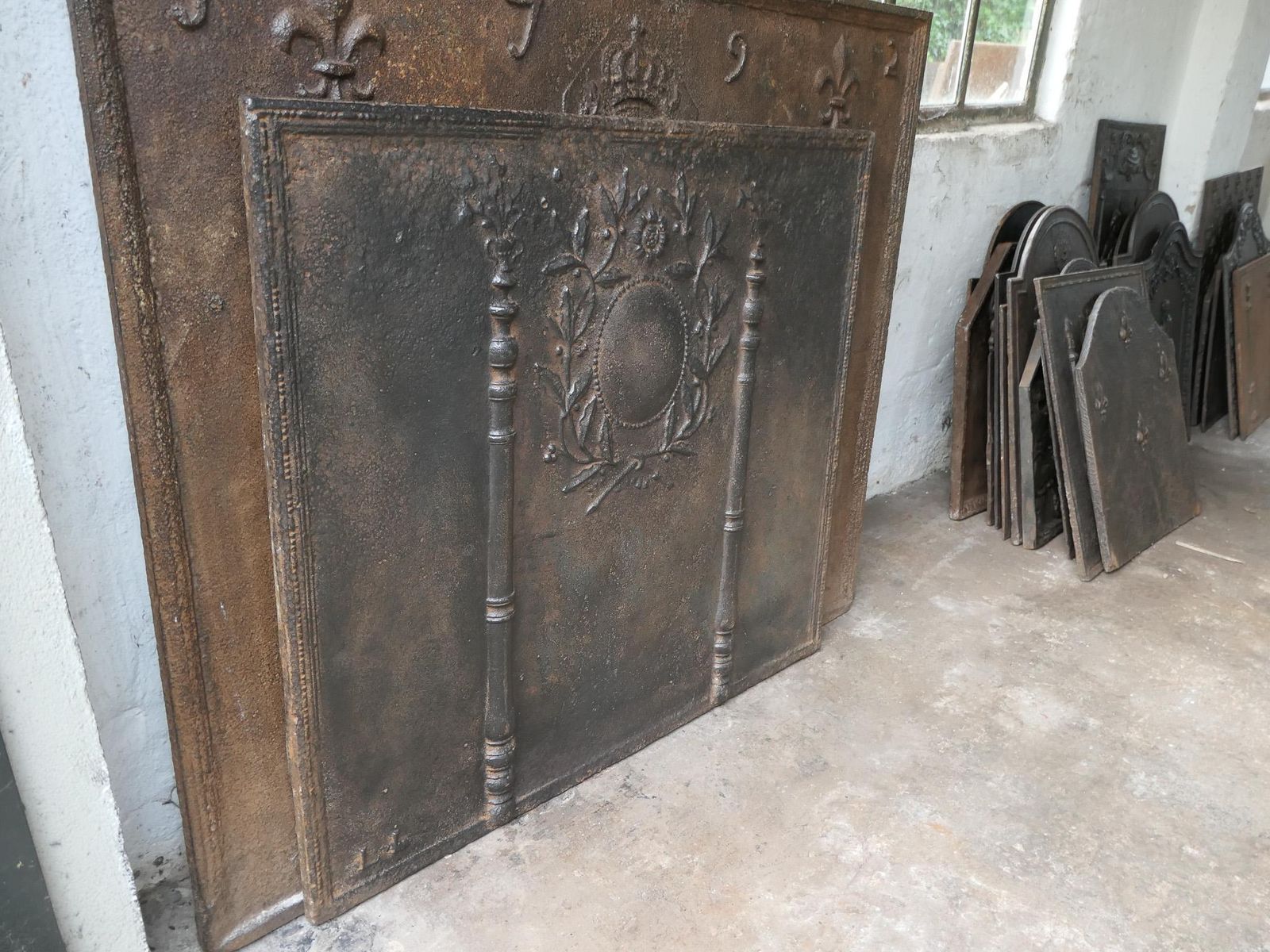 Home Fixtures Beautiful Antique French Neoclassical Fireback / Backsplash, 18th   19th Century photo