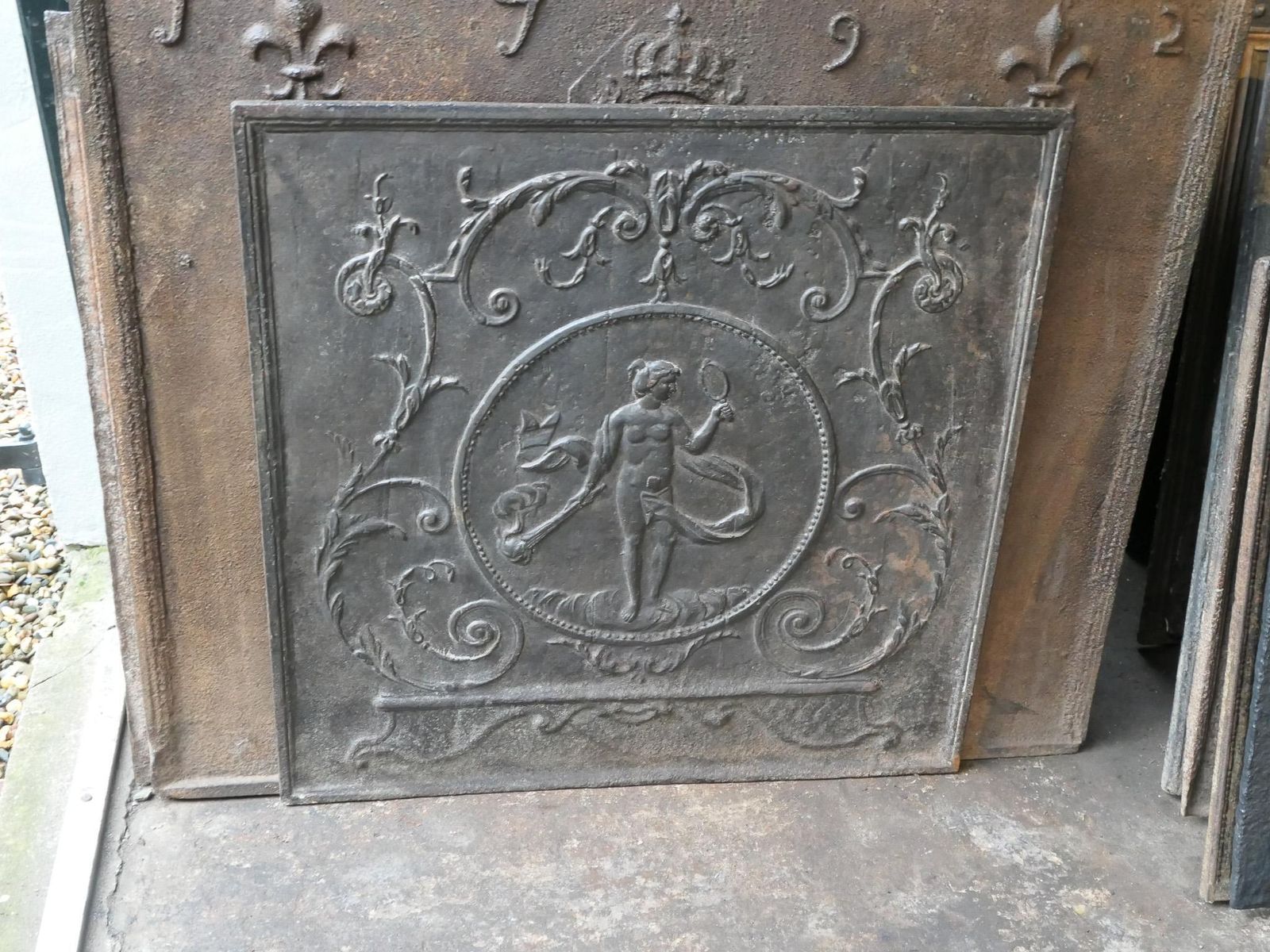 Antique French Fireback / Backsplash With The Goddess Venus, 18th Century photo vinterior