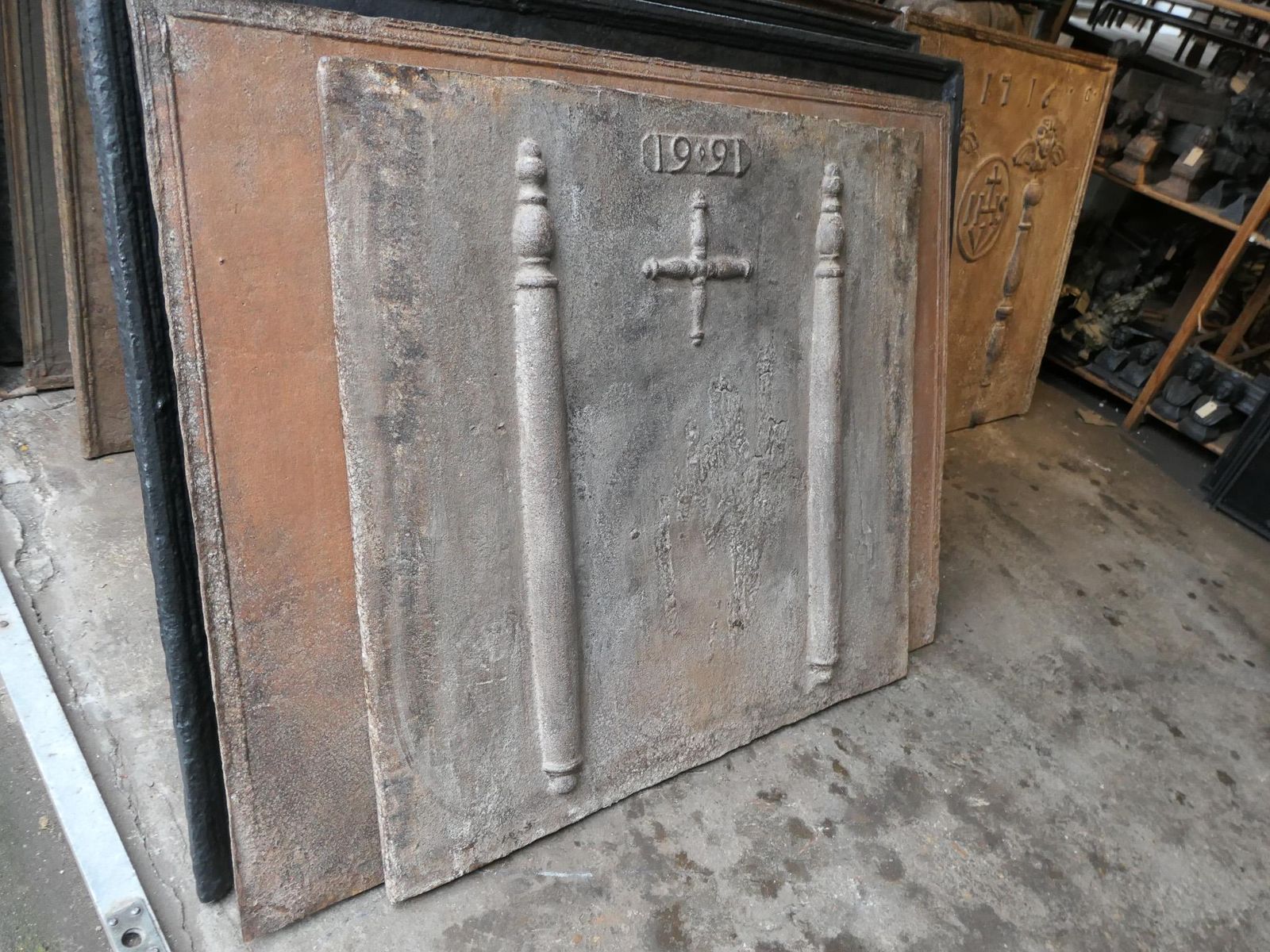 photo for sale Antique Louis XIV 'Pillars With Saint Andrew's Cross' Fireback / Backsplash