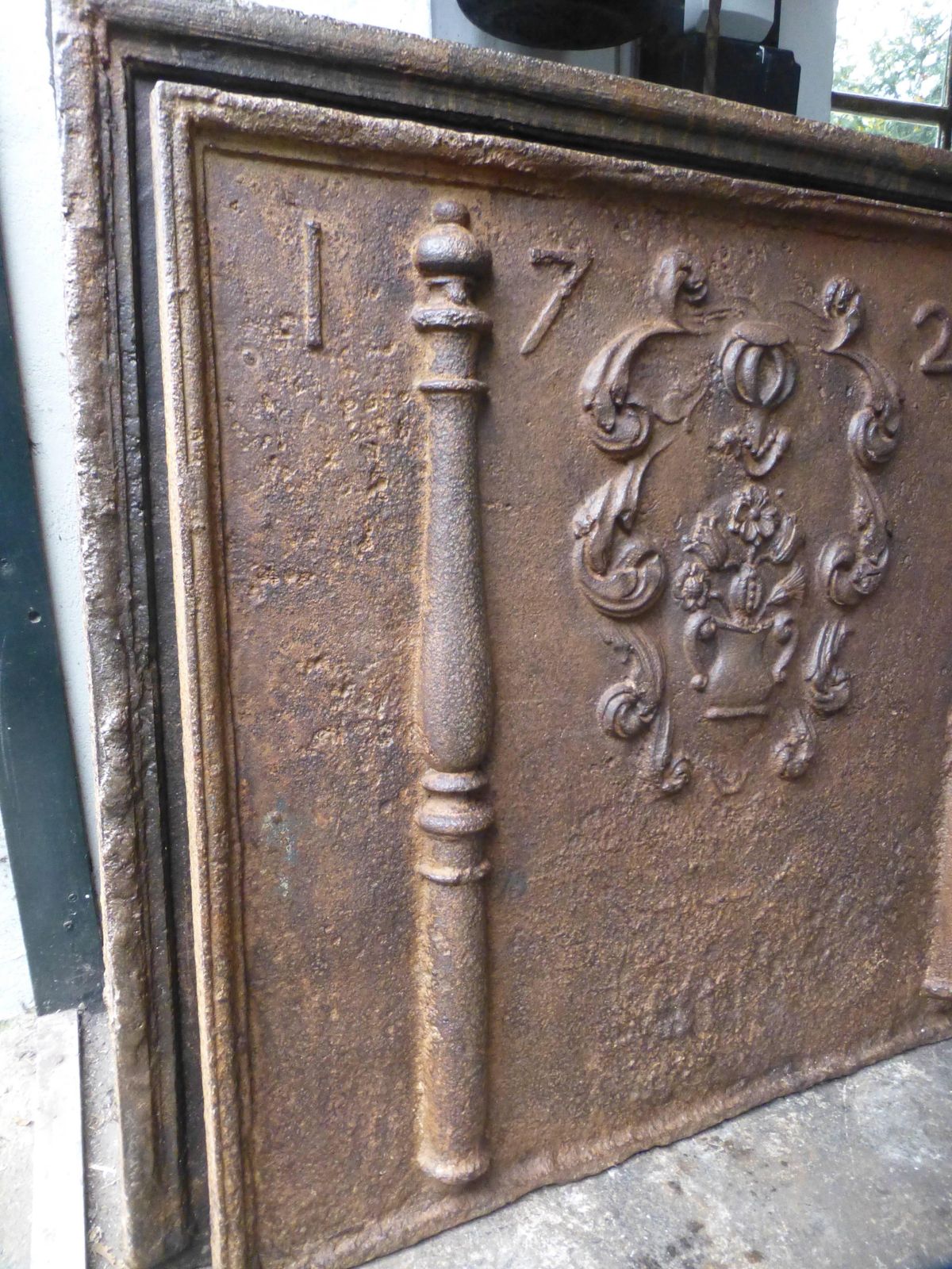 Magnificent French 'Coat Of Arms' Fireback / Backsplash, Dated 1720 photo furniture