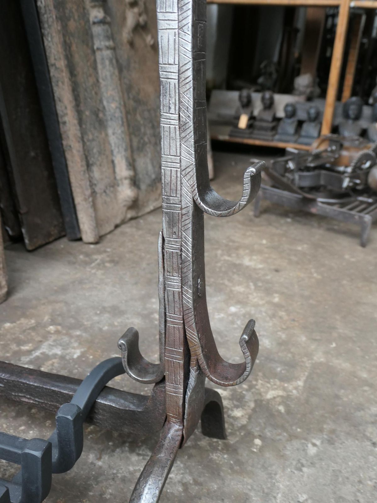 photo vintage French Louis XIII Period Fireplace Grate Or Fire Basket, 17th Century