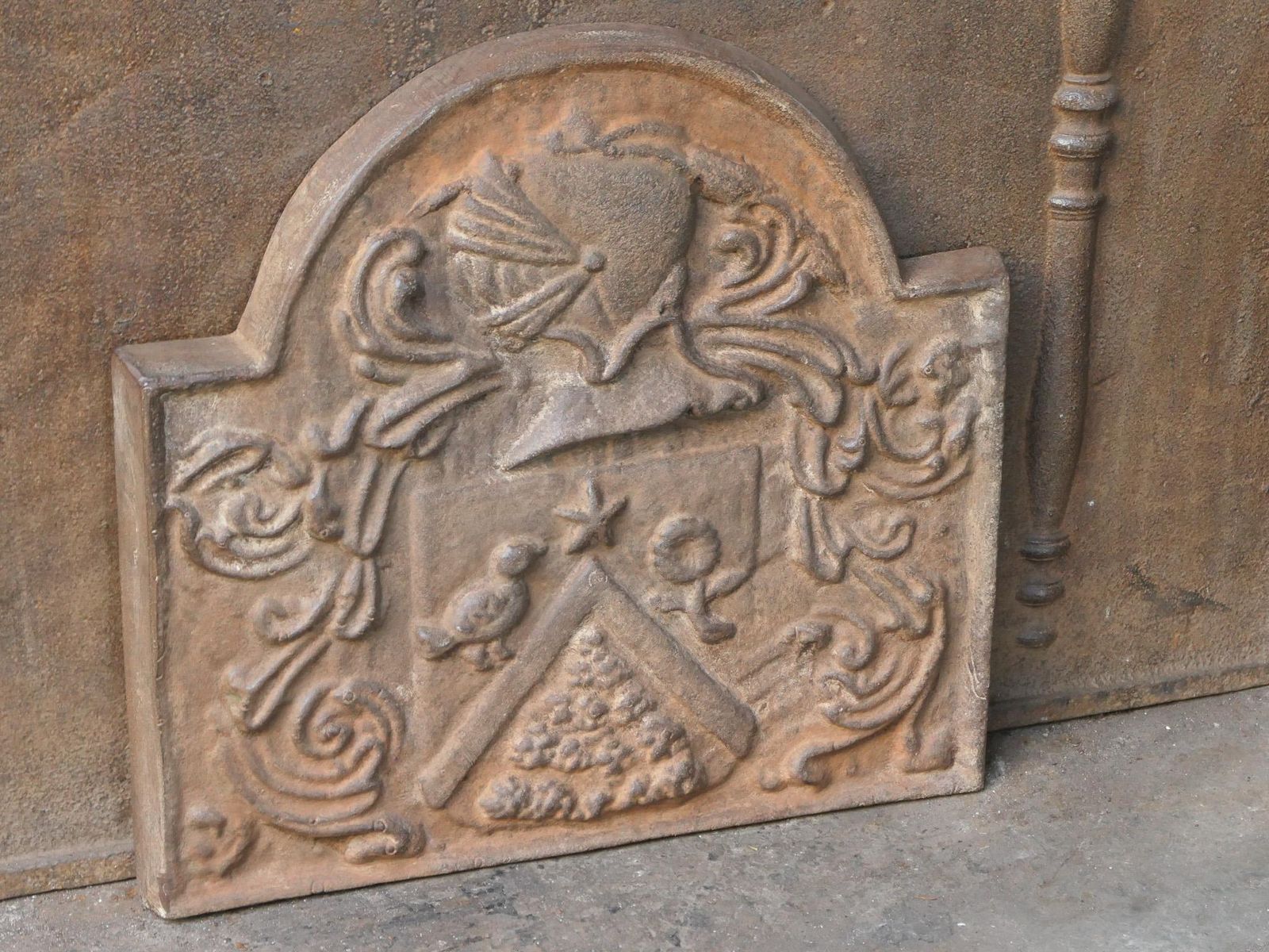 French Louis XIV Style 'Coat Of Arms' Fireback / Backsplash, 20th Century photo vinterior