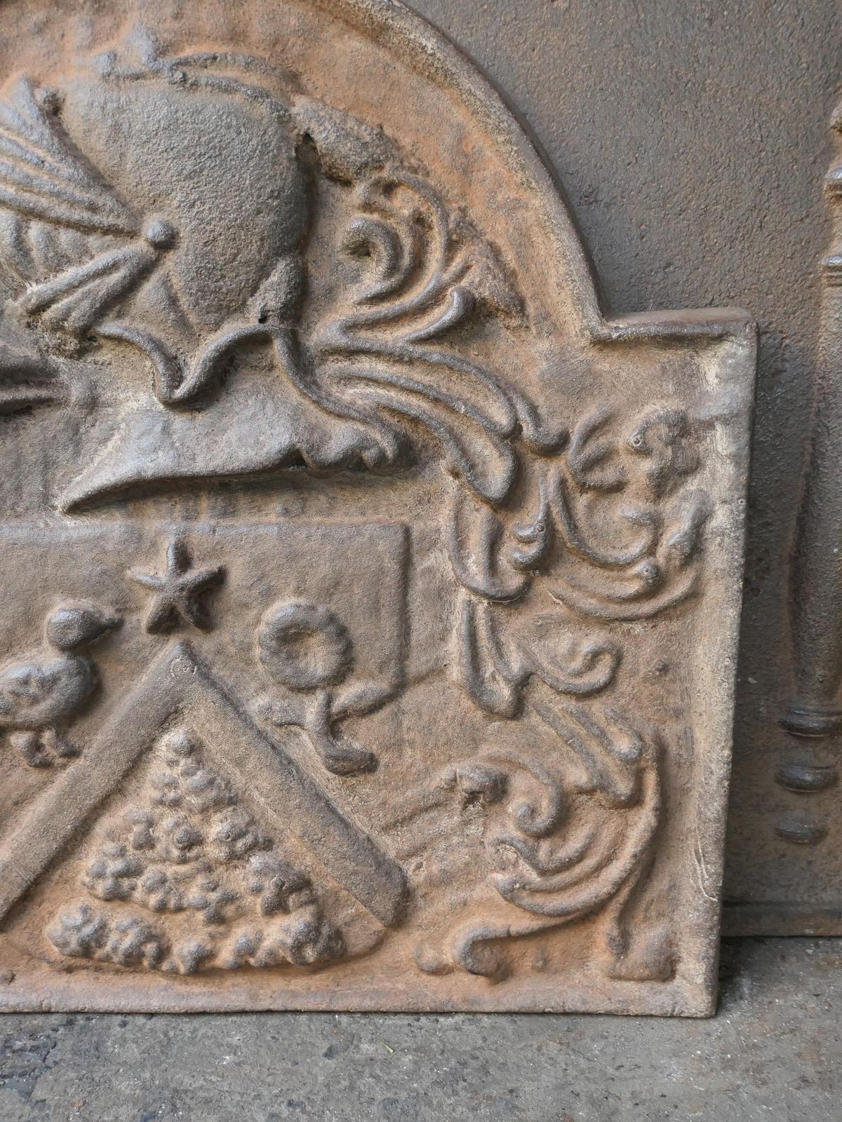 photo furniture French Louis XIV Style 'Coat Of Arms' Fireback / Backsplash, 20th Century