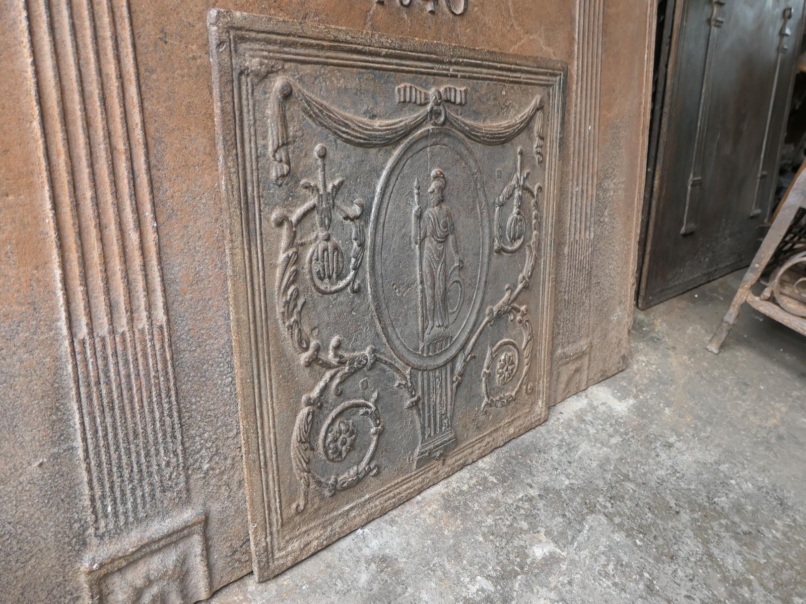 photo vinterior Antique French Neoclassical 'Minerva' Fireback / Backsplash, 18th 19th Century