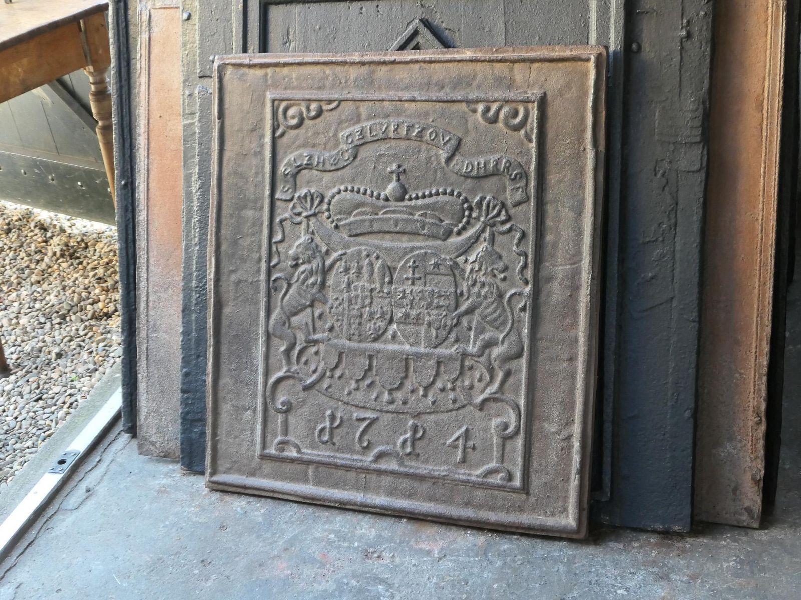 German Louis XIV Style Coat Of Arms Fireback / Backsplash, 20th Century photo vinterior