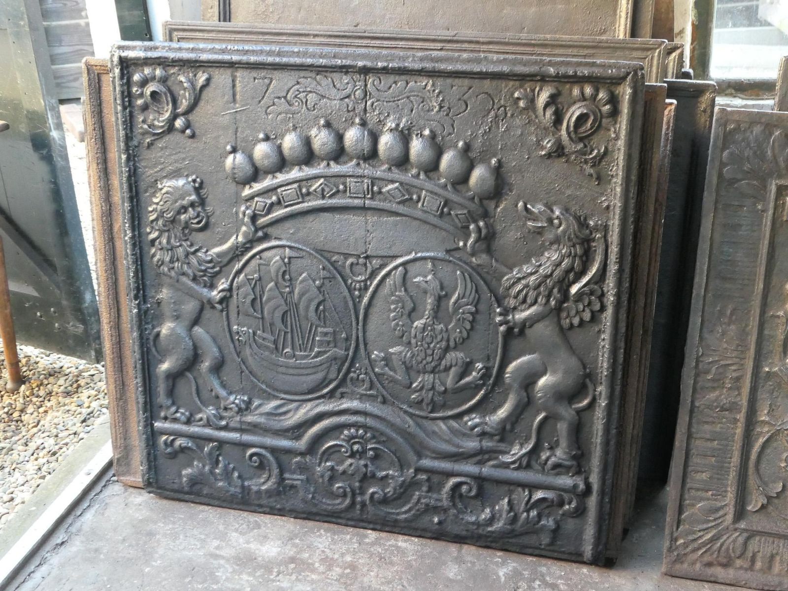 Large 18th Century French Louis XIV 'Coat Of Arms' Fireback / Backsplash photo vinterior