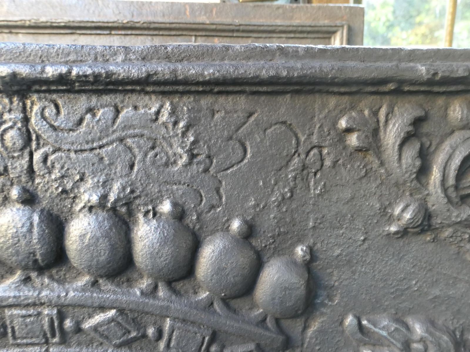 Home Fixtures Large 18th Century French Louis XIV 'Coat Of Arms' Fireback / Backsplash photo