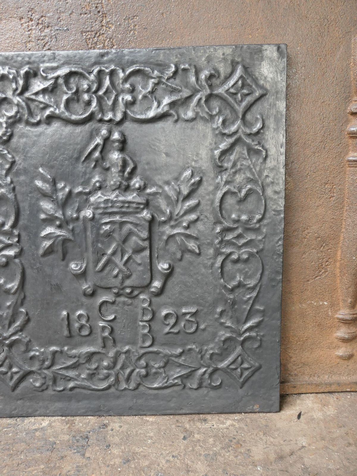 photo for sale 20th Century German Victorian Style 'Coat Of Arms' Fireback / Backsplash