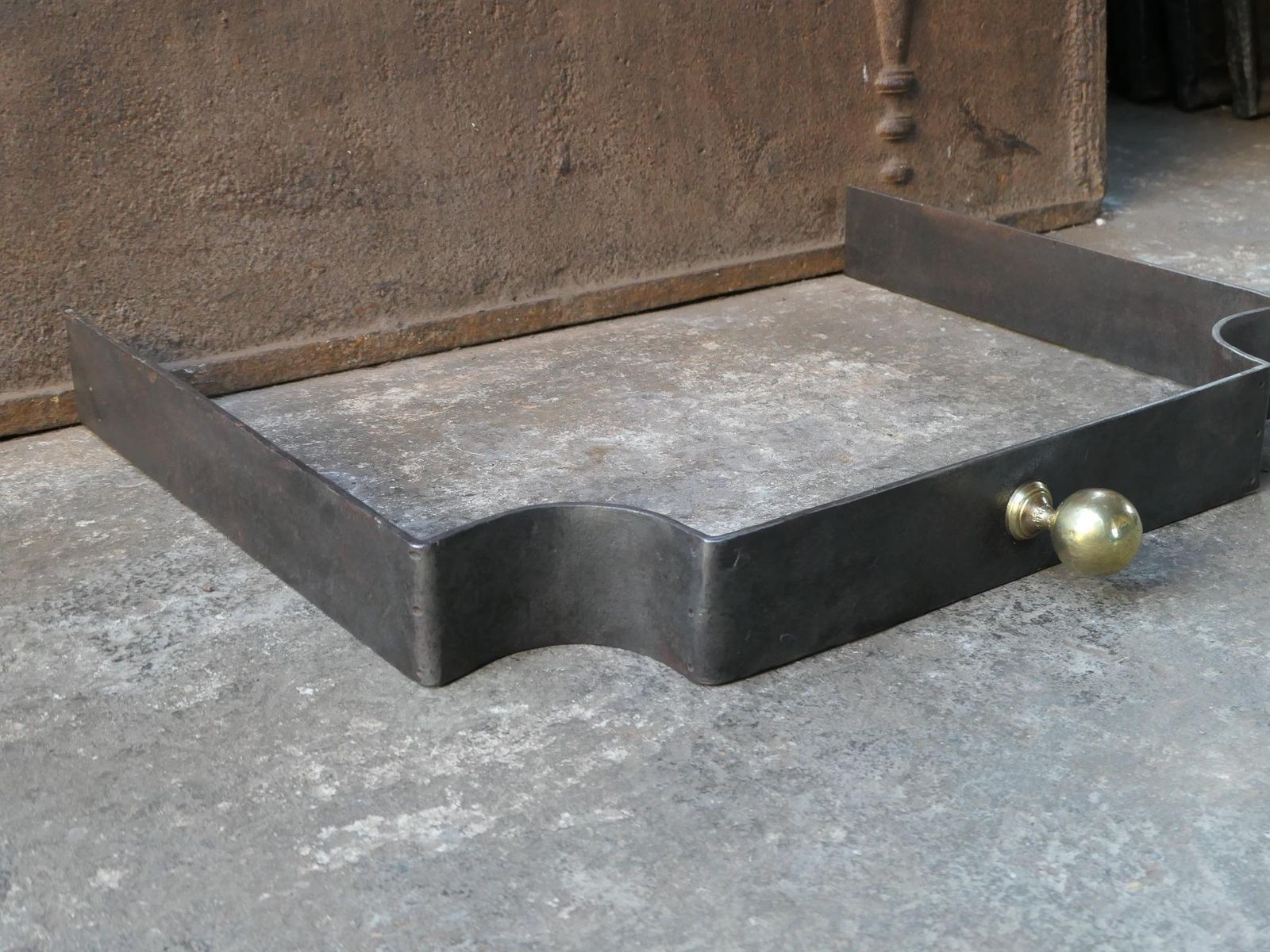 Antique French Fireplace Fender, 19th Century photo vinterior