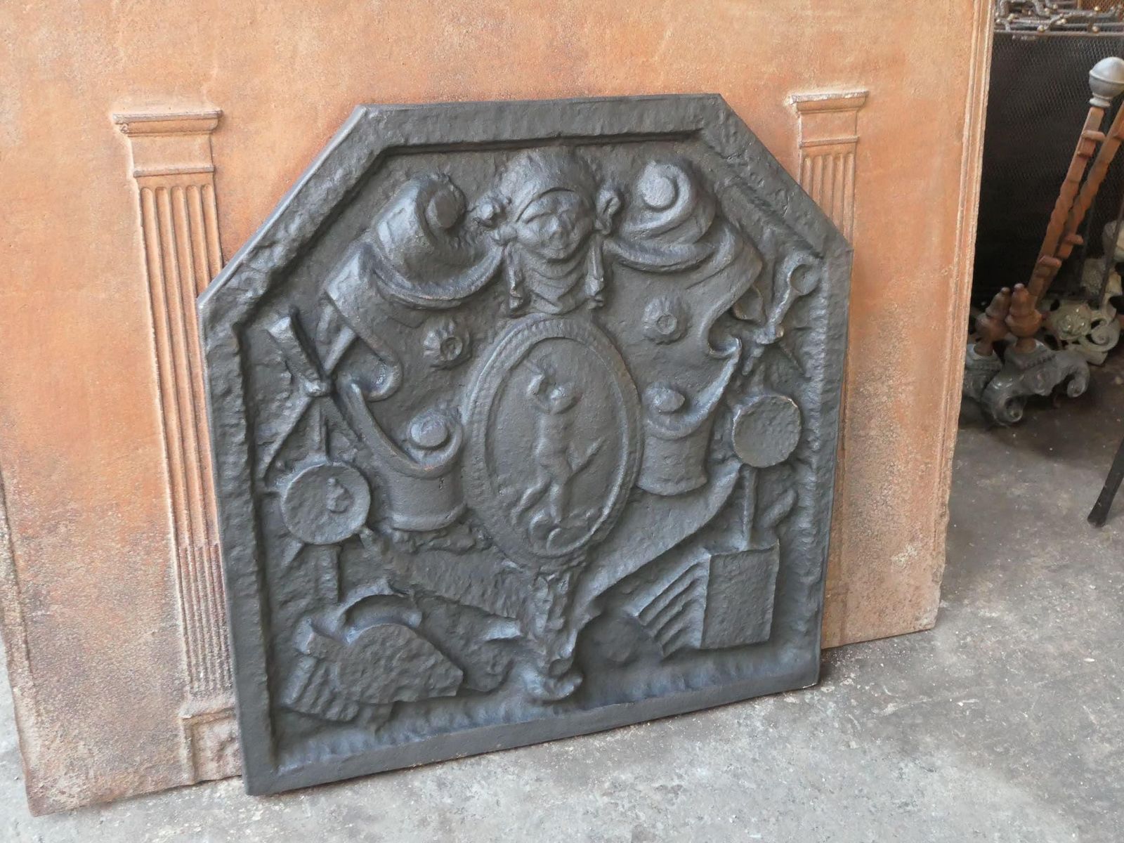 Heavy French Victorian Style Arms Of France Fireback / Backsplash, 20th Century photo vinterior
