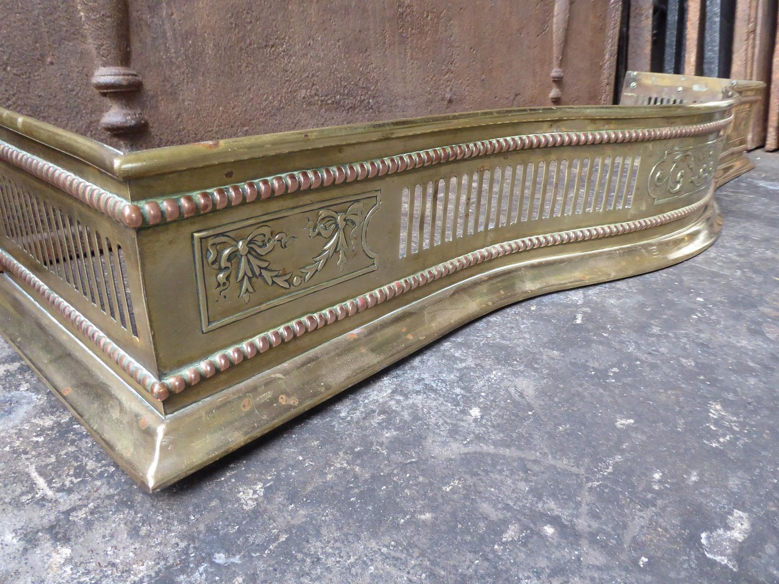 19th Century English Victorian Fireplace Fender Or Fire Fender photo vinterior