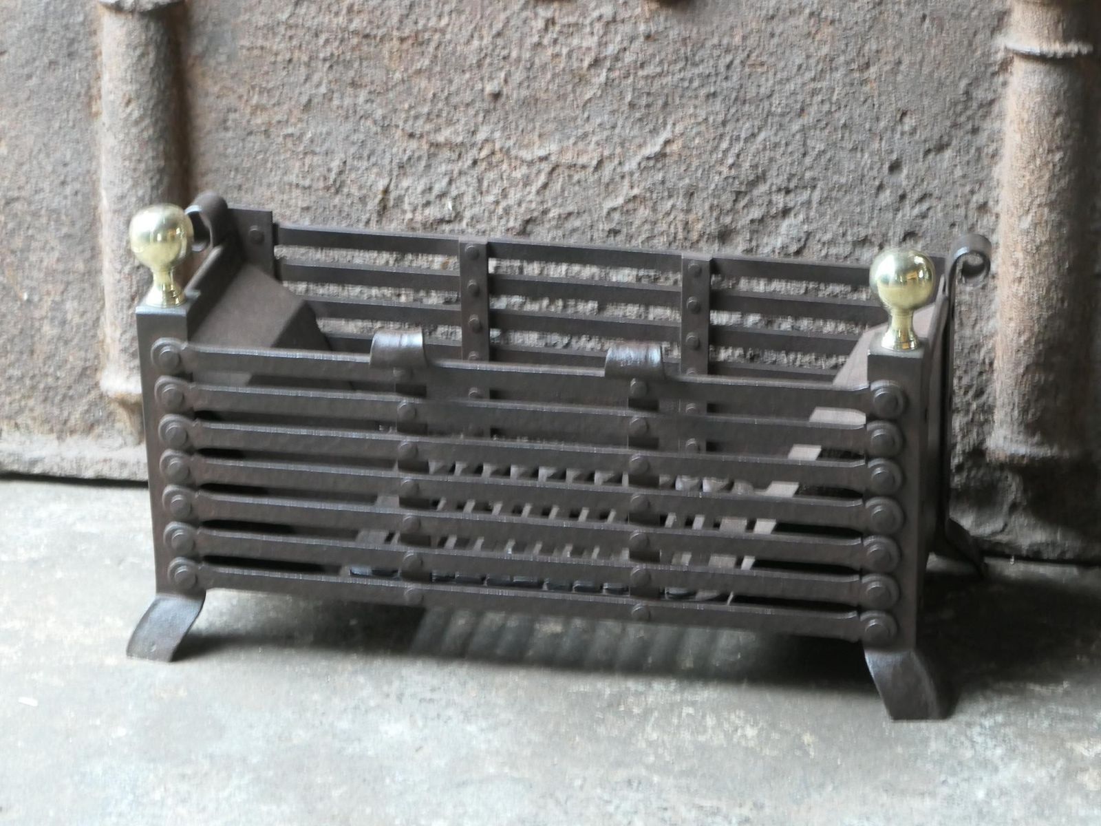 19th Century English Victorian Fireplace Grate Or Fire Basket photo 1088.0