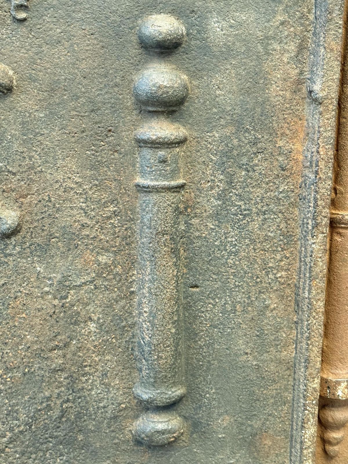 photo furniture 18th Century Louis XIV 'Pillars With Saint Andrew's Cross' Fireback / Backsplash
