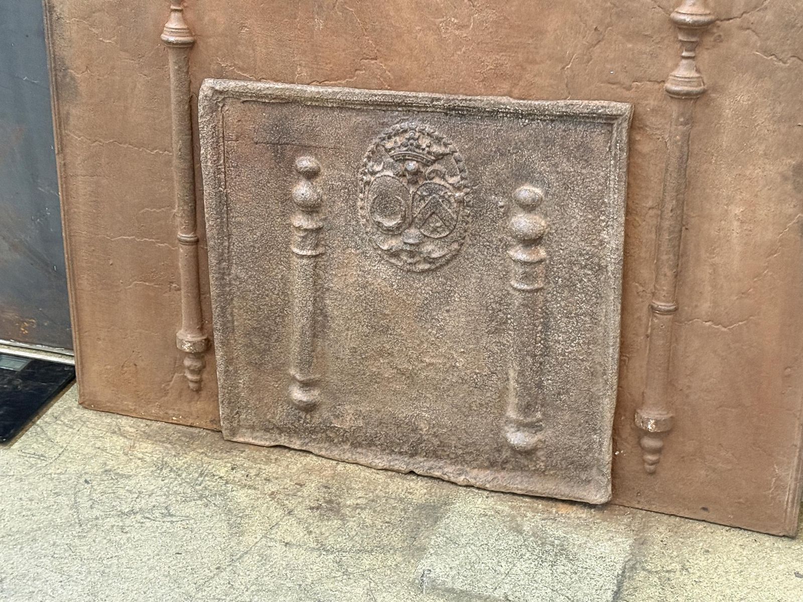Antique French Louis XIV Period 'Coat Of Arms' Fireback / Backsplash photo Home Fixtures