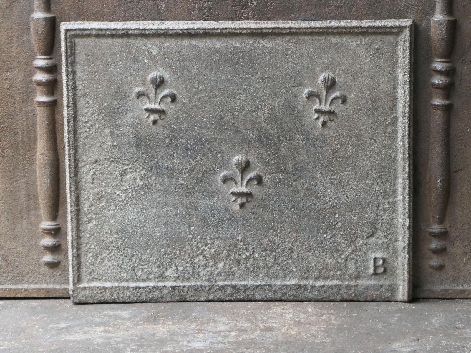 18th Century French Louis XV Fireback / Backsplash With Fleurs De Lys photo vinterior