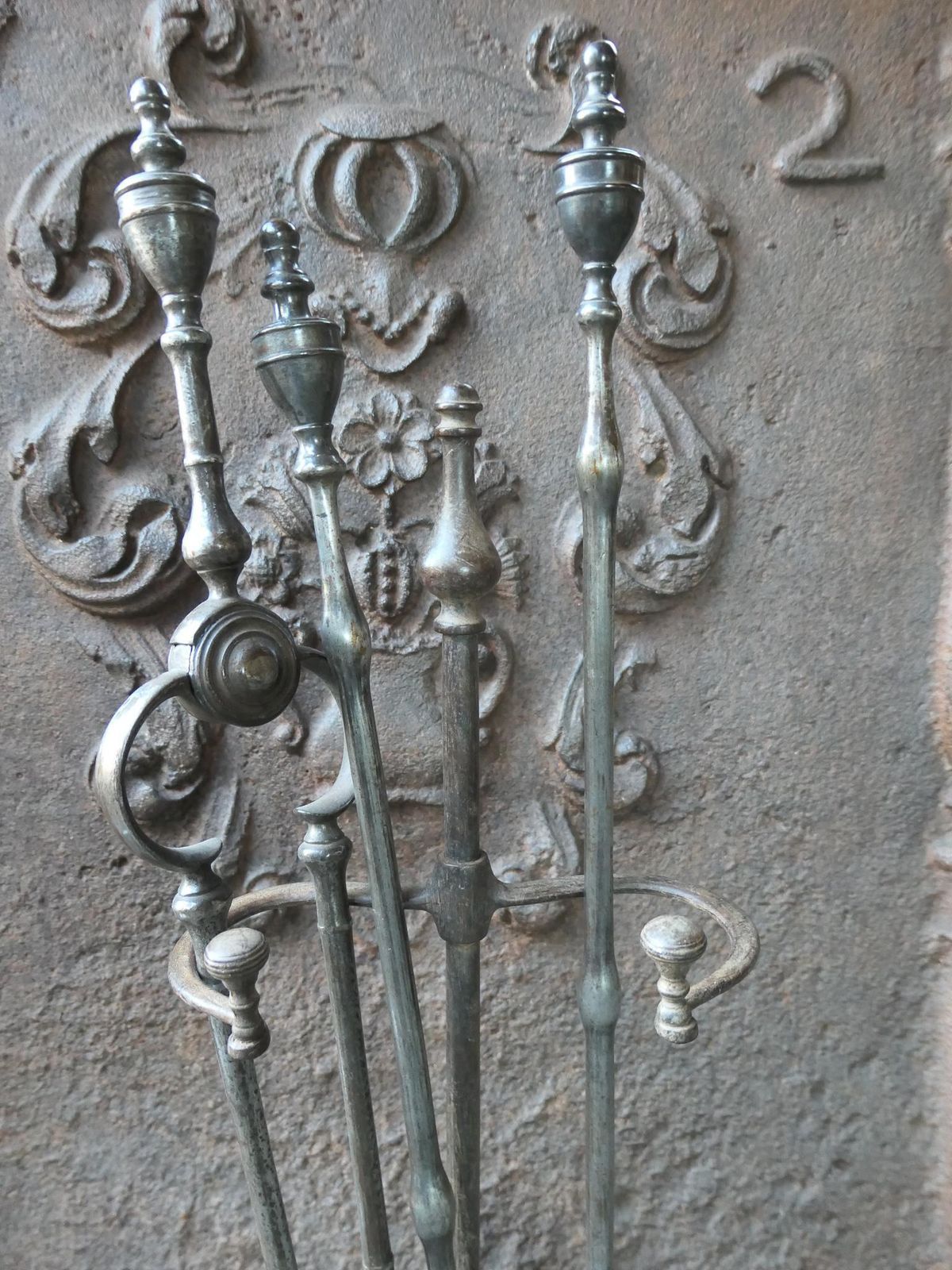 photo furniture 18/19th C. English Georgian Companion Set