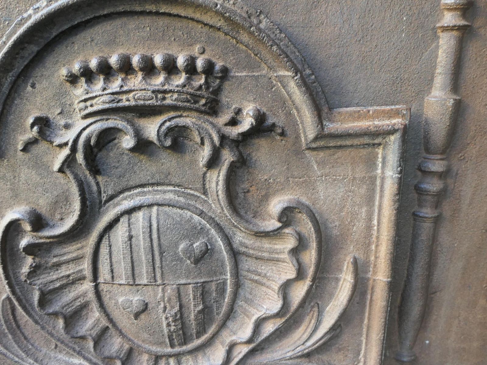 photo furniture Antique French Louis XV Period 'Arms Of France' Fireback / Backsplash
