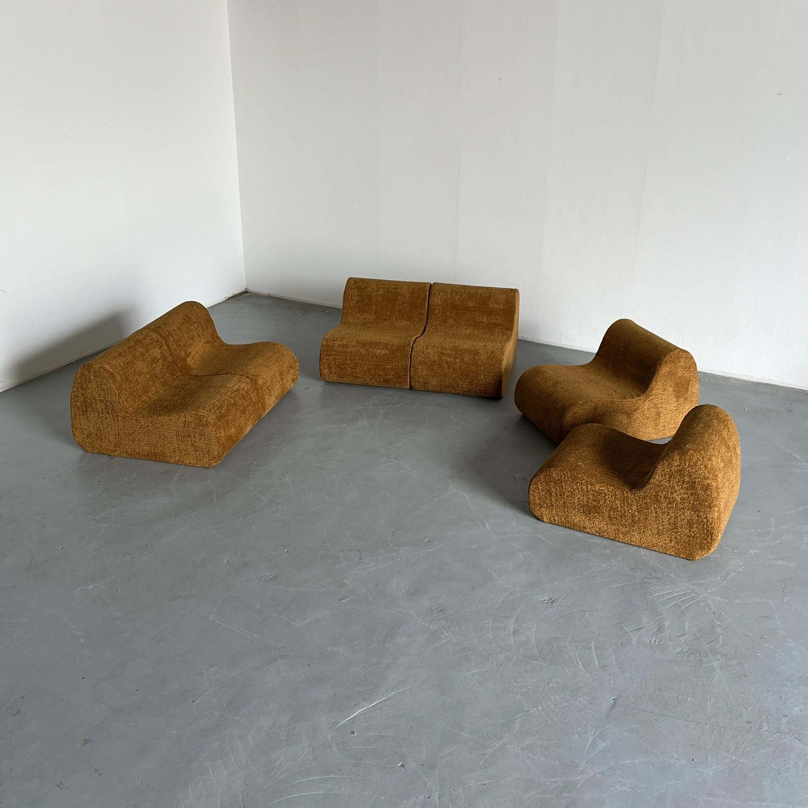 photo vinterior Italian Mid Century Modular Sofa Or Seating Set In Ochre Boucle, 1970s Italy