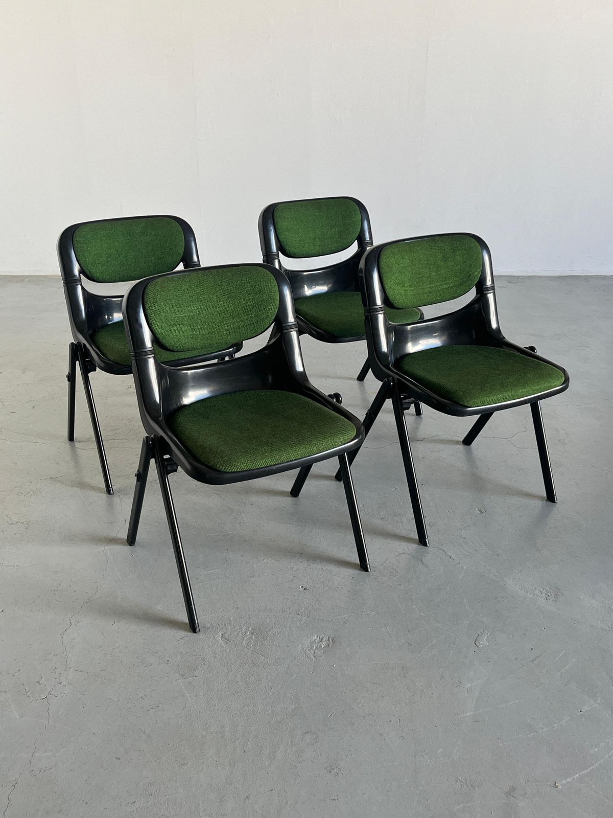 photo for sale Set Of 4 Space Age Desk Chairs By Giancarlo Piretti And Emilio Ambasz For Dorsal