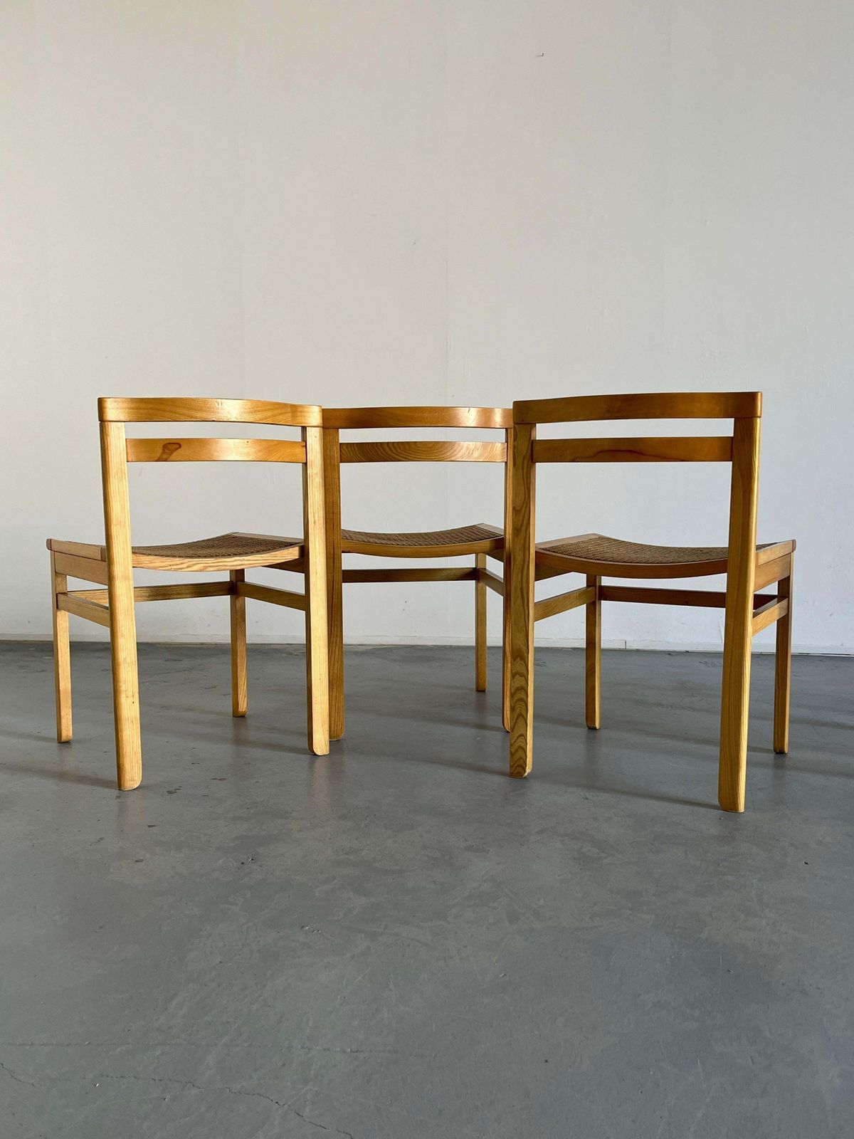 Set Of 4 Mid Century Modern Constructivist Wooden Dining Chairs In Beech, 1960s photo vintage