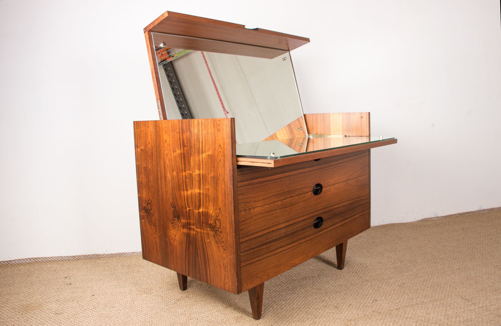Grande coiffeuse commode en palissandre, par Paul Geoffroy pour Edition Charron, 1960. photo 1650.0