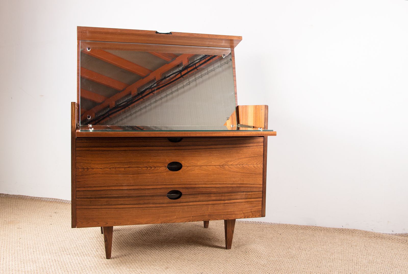 Grande coiffeuse commode en palissandre, par Paul Geoffroy pour Edition Charron, 1960. photo vinterior
