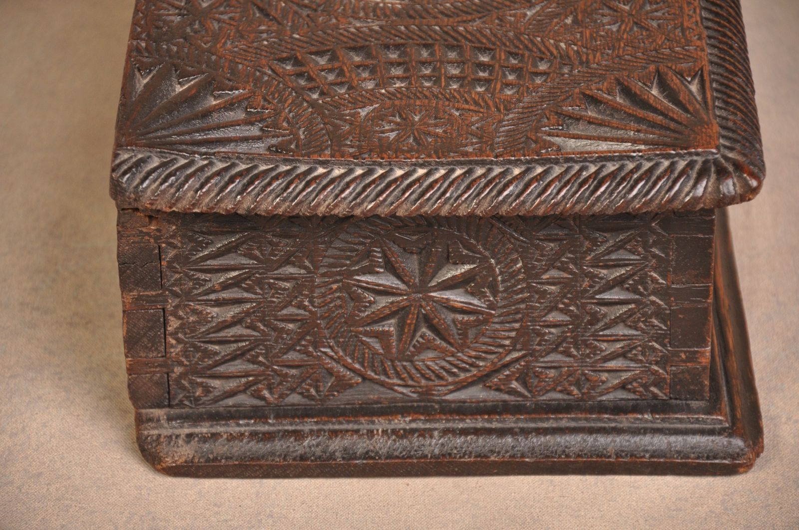 17th Century Welsh Oak Chip Carved Box photo Home Decor