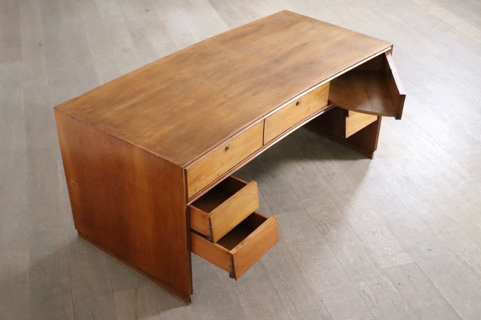 photo for sale Curved Directors Desk In Walnut, Italy 1940s