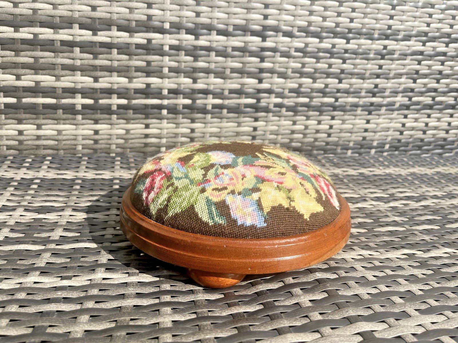 photo vintage Antique Floral Tapestry Needlepoint Low Bun Foot Stool Old English Country House
