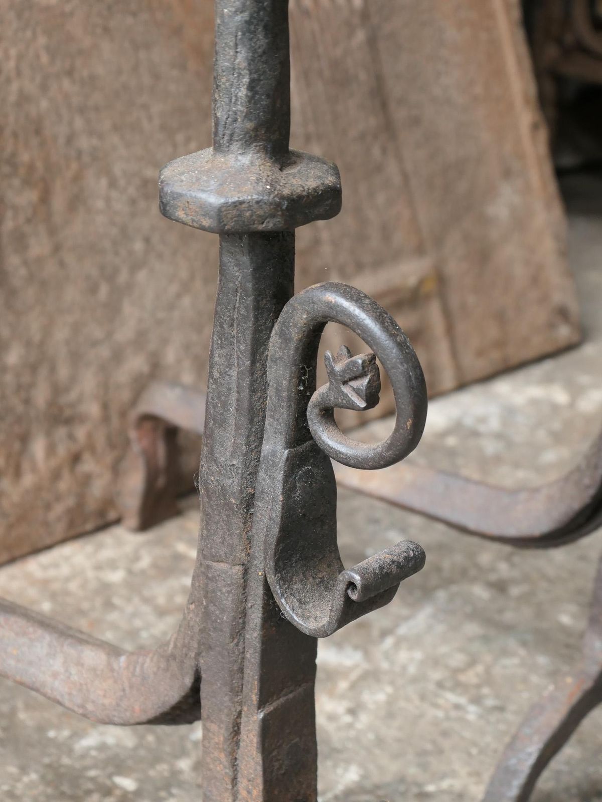 photo vinterior Large French 17th Century Gothic Andirons Or Landiers With Wolf Head